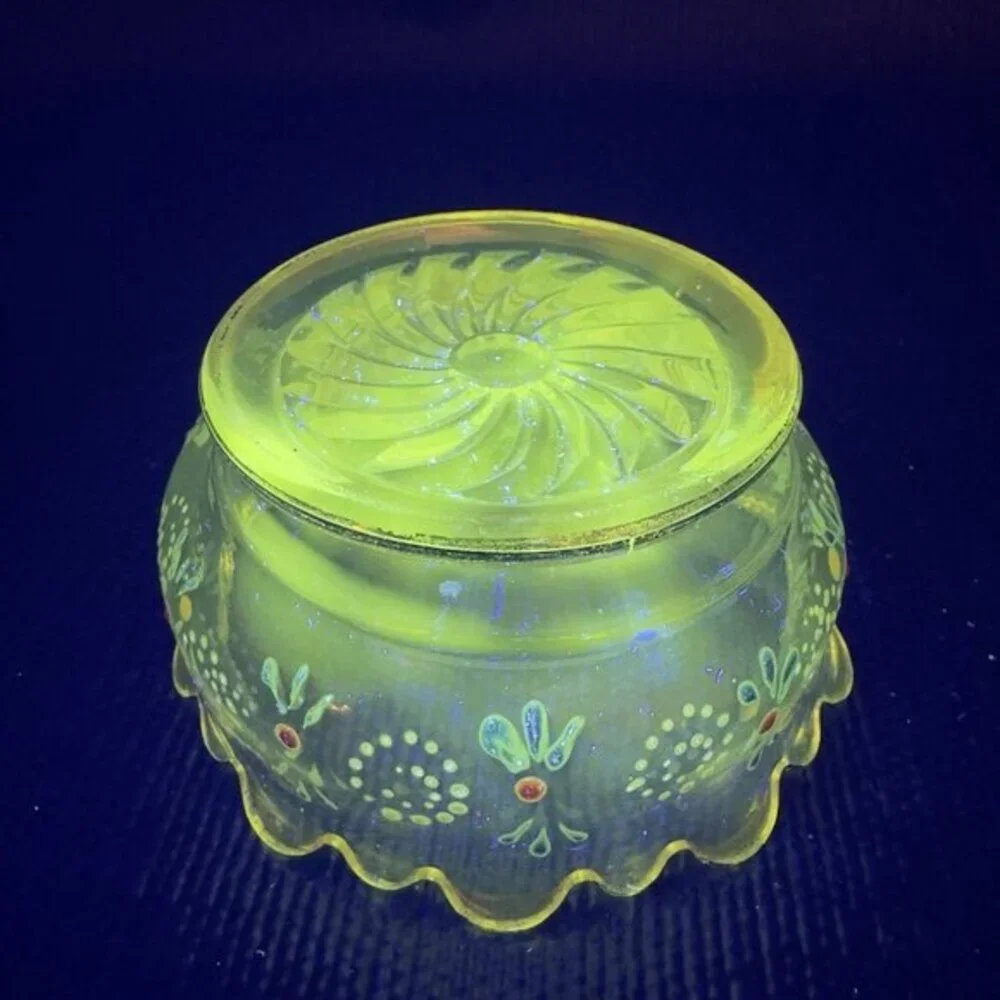Antique Enameled Paint‎ Glass Bowl Dish Gold Painted Edge Manganese 365nm Set 4